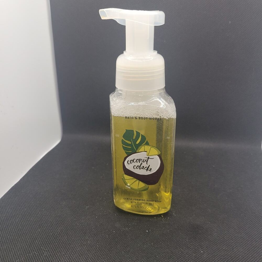 Bath & Body Works Coconut Colada Gentle Foaming Hand Soap 8.75 oz